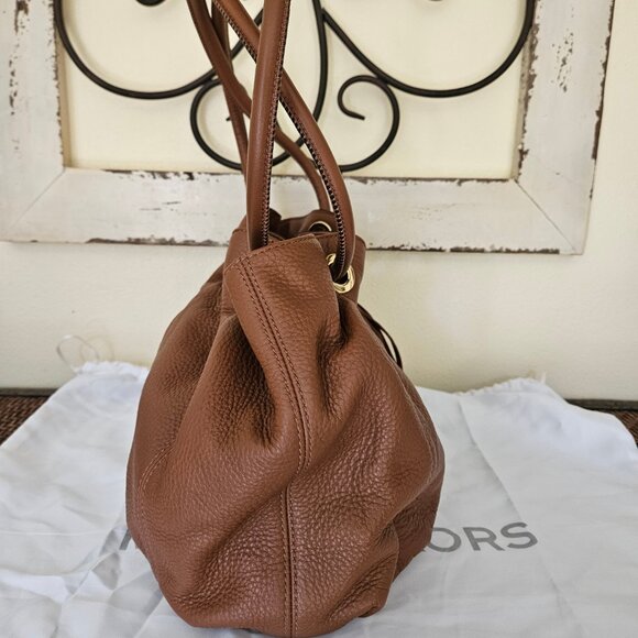 Michael Kors Tan Drawstring Tassel Jet Set Shoulder Bag - Picture 2 of 8